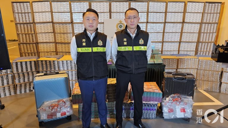 揭示内地客源源不絕日本煙品  港海關檢獲$2,900萬私煙加熱煙 拘2人