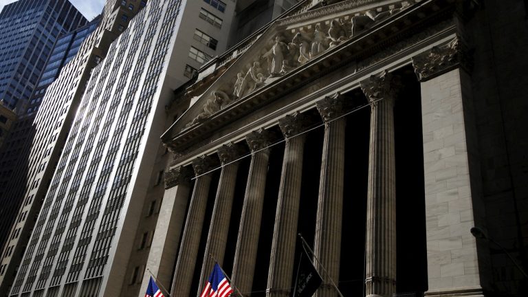美股：通脹數據放緩，道指早盤跌300點，Tesla及Nvidia升逾5%