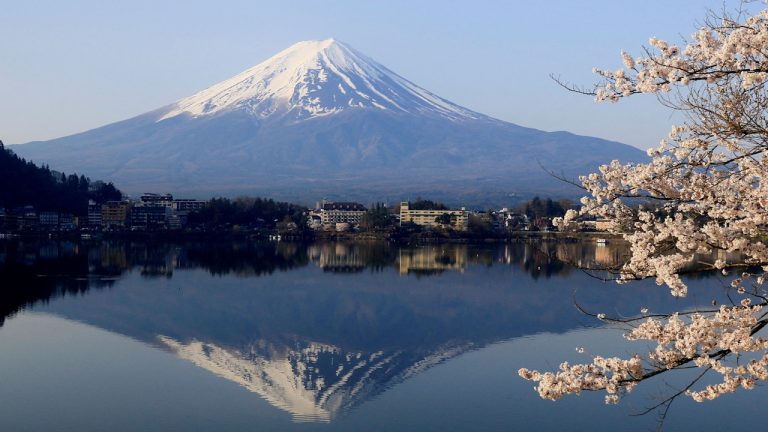 防富士山爆發：日本專家小組發布防災指南，火山灰超30厘米即時撤離