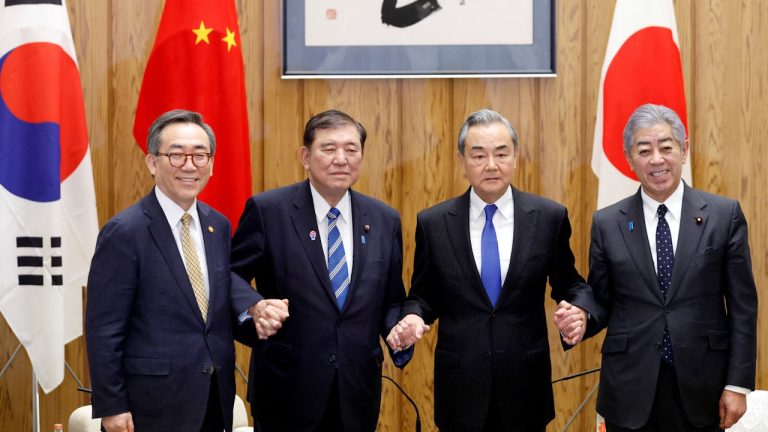 王毅访日成功　石破茂反华无效