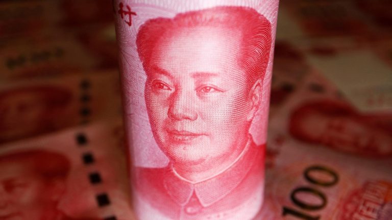 关税战引发离岸人民币破7.4，彭博经济学家：央行不会坐视不管