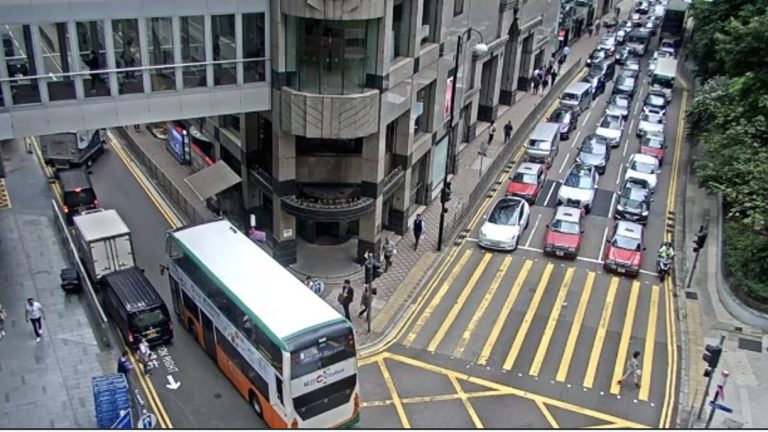 交通執法新手段：議員料初期阻嚇「老闆車」違泊