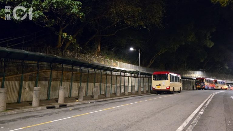 梨木樹截車驚現大麻私煙 警搜出雙截棍拘兩男