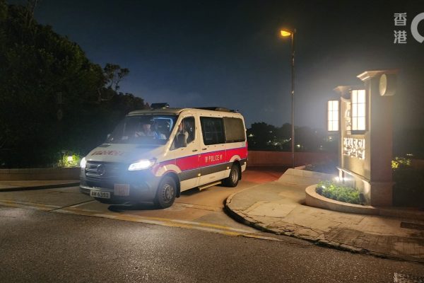 深夜山頂豪宅遭疑竊 男子爬窗逃逸嚇壞外傭