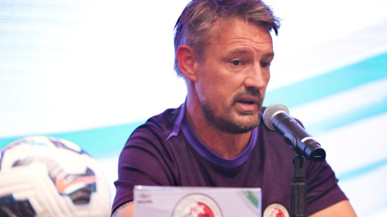 港足主帥質疑球迷噓聲：啞火真是問題核心？