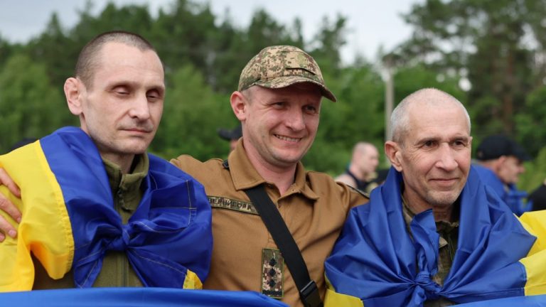 烏士兵獲釋，澤連斯斯基備戰會晤普京等領袖