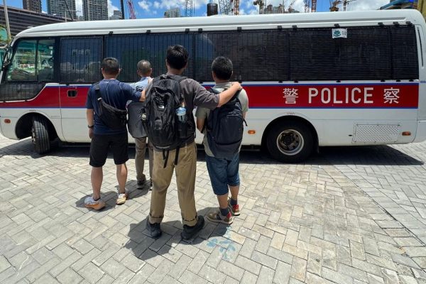「東九龍打擊非法勞工行動 19人被捕」