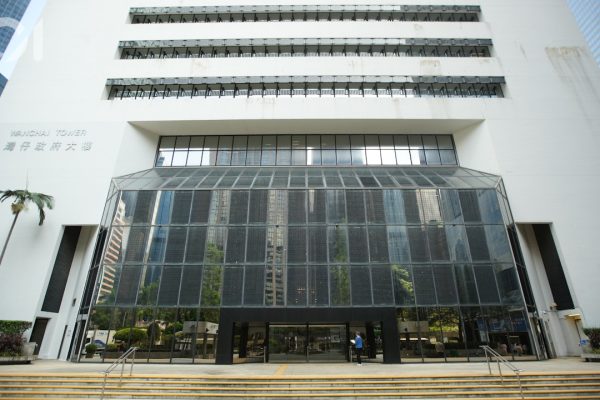 「女途人遭車撞指司機為警方或政府聘用」